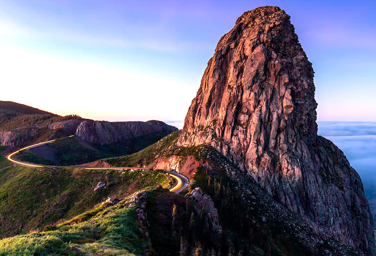 Roque Agando y paisaje montañoso de La Gomera